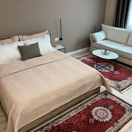 Smart Home , Lovely Apartment In ติรานา ภายนอก รูปภาพ