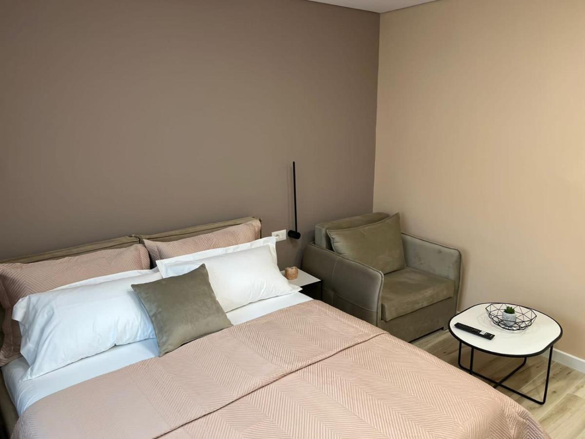 Smart Home , Lovely Apartment In ติรานา ภายนอก รูปภาพ