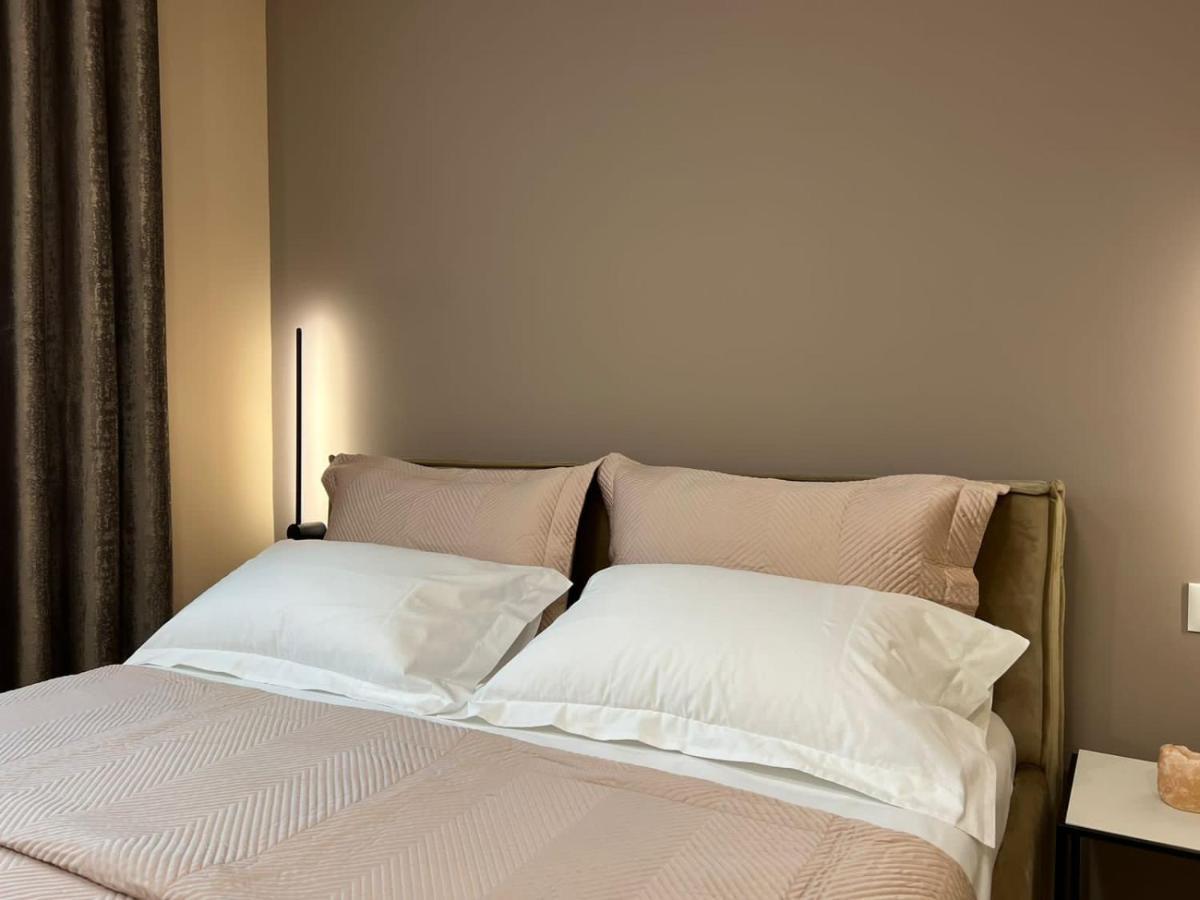 Smart Home , Lovely Apartment In ติรานา ภายนอก รูปภาพ